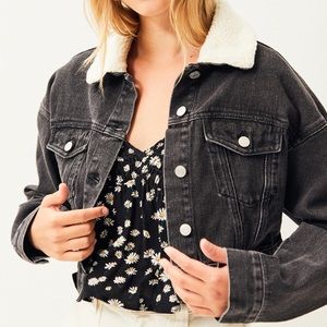 PacSun Sherpa Collar Denim Cropped Trucker Jacket